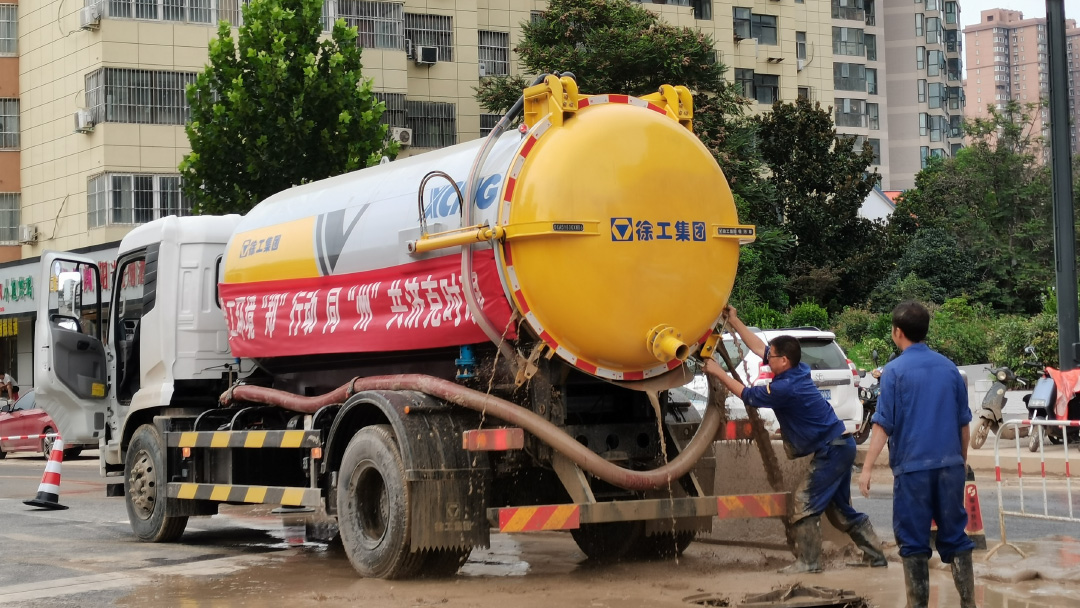 KY开元吸污车驰援郑州特大暴雨