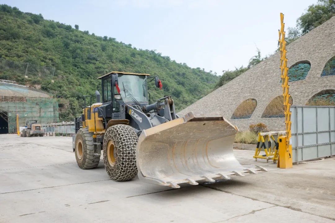 开山全能王，XC956侧卸隧路施工显技巧