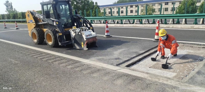 KY开元滑移装载机助力高速公路建复