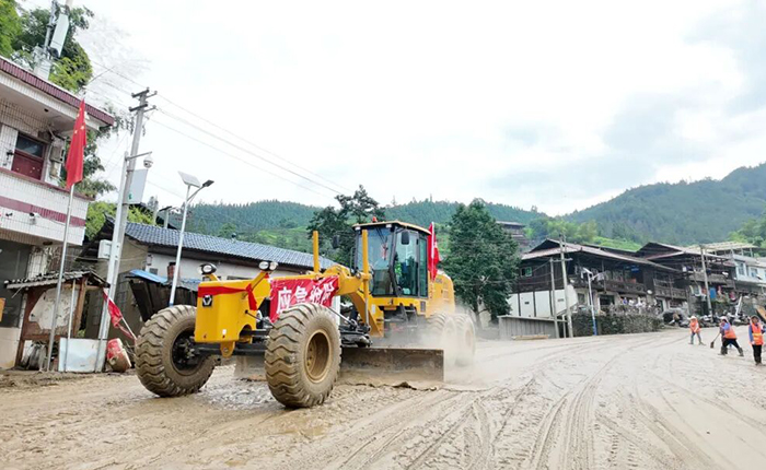 榕江暴雨！KY开元平地机奋战抢险一线