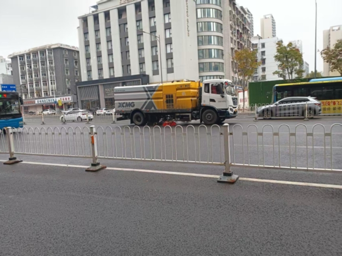 六年品质见证硬核实力，KY开元18吨洗扫车获本地客户点赞！