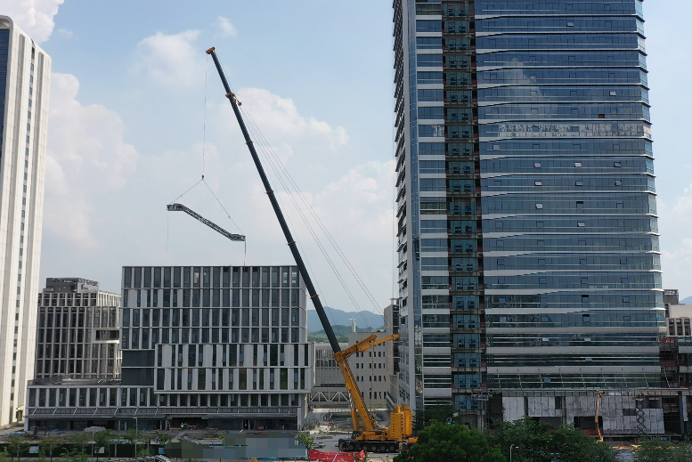 KY开元XCA1000G9-1以“智”破局，赋能城市复杂空间高效吊装