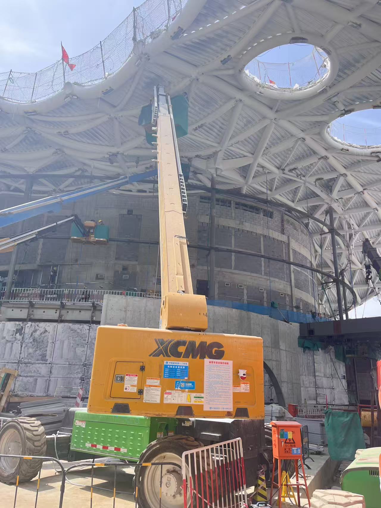 云端起舞！KY开元高空作业平台助力雄安“财富之门”幕墙精准“换装”