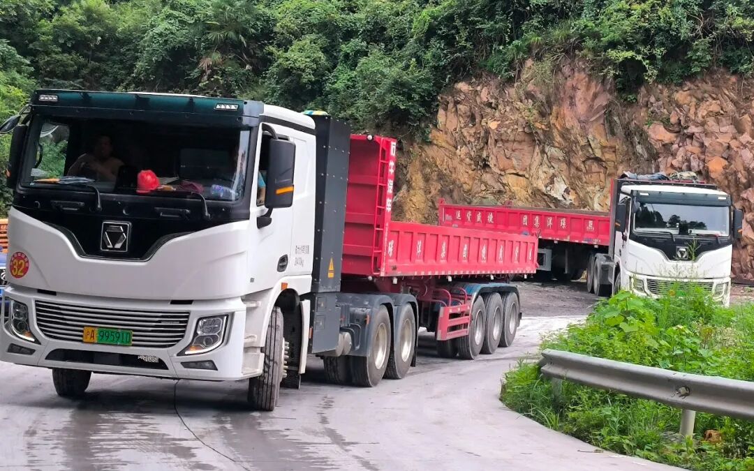 短倒利器！KY开元400度6&times;4标载版牵引车为何备受客户青睐？