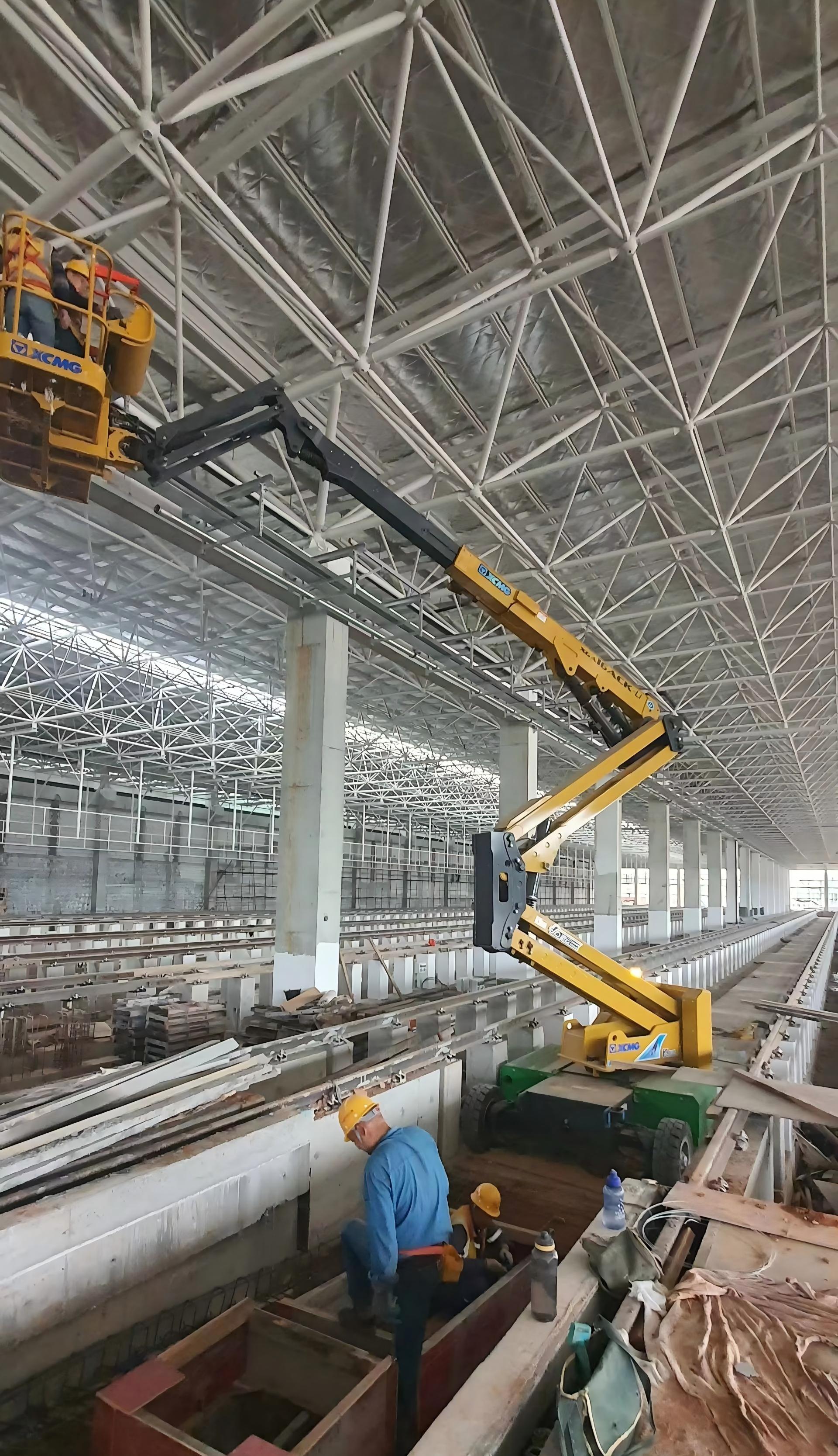 地铁封关施工，为什么选这款纯电曲臂高空车？