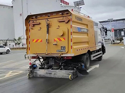滤芯总堵？寿命太短？XLQ1005A干湿分离吸扫车，专治厂区高粉尘“顽疾”